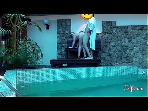 ❤️ Boss invita a cameriera à a piscina, ma ùn pudia resiste à un caldu ❤️❌ Sessu à porn co.sexonfire.ru ﹏